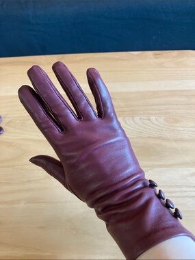 Women's Burgundy Leather Button-Cuff Gloves